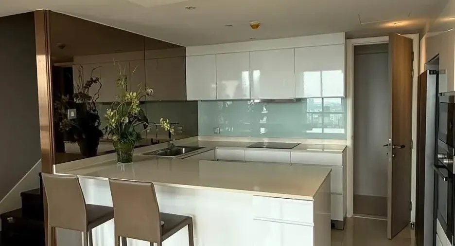 For rent 4 bedrooms condo in Watthana, Bangkok