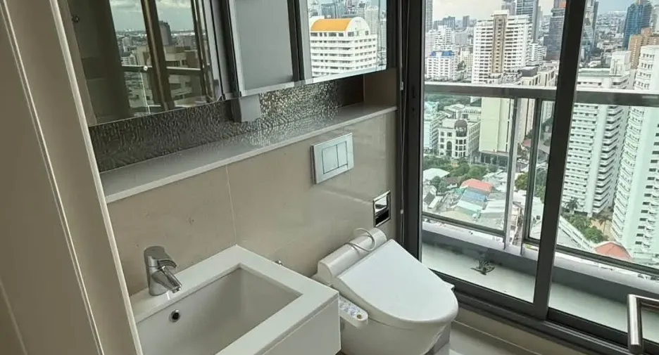 For rent 4 bedrooms condo in Watthana, Bangkok