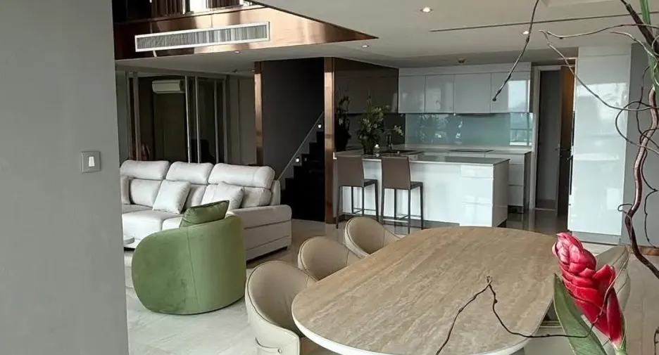 For rent 4 bedrooms condo in Watthana, Bangkok