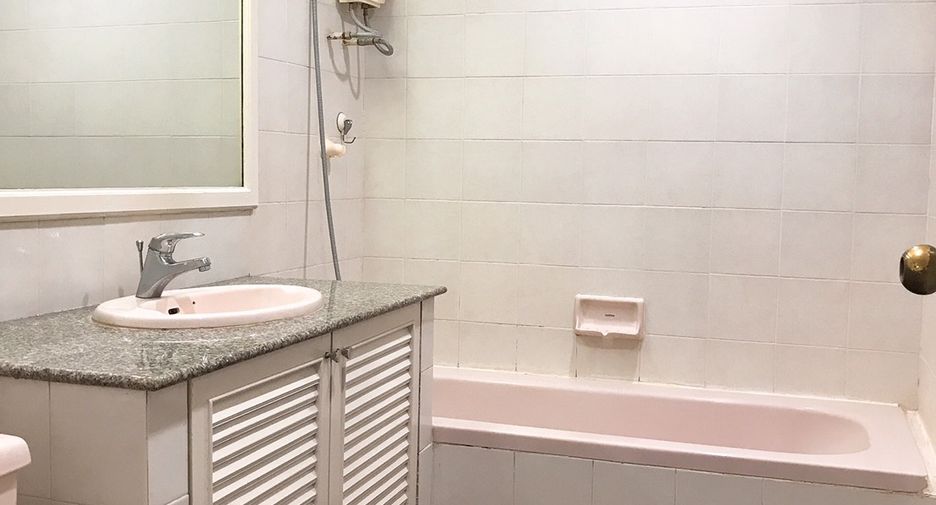 For rent and for sale 2 bedrooms condo in Watthana, Bangkok