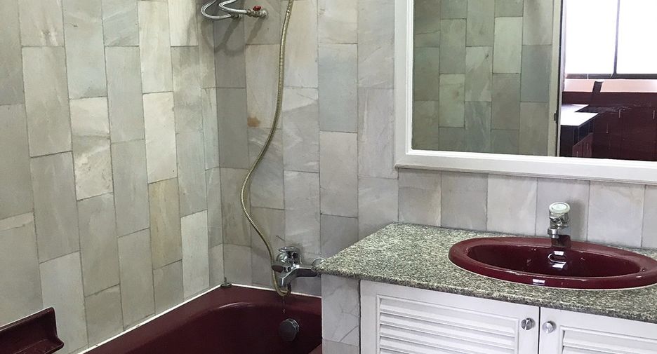 For rent and for sale 2 bedrooms condo in Watthana, Bangkok