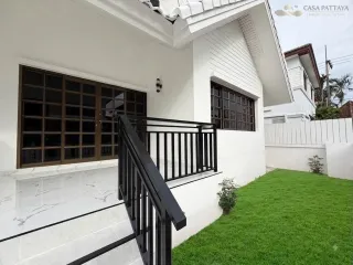 For sale 3 ベッドルーム villa in Bang Lamung, Chonburi