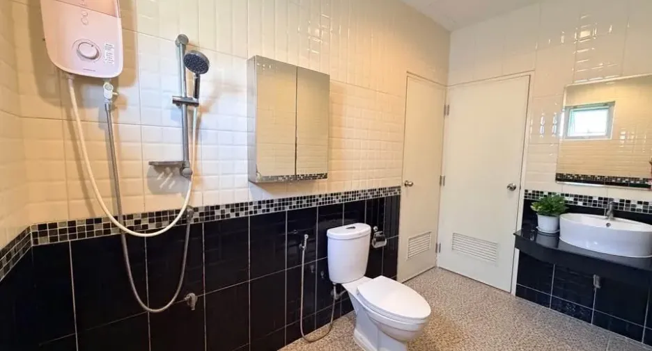 For rent 3 bedrooms house in San Kamphaeng, Chiang Mai