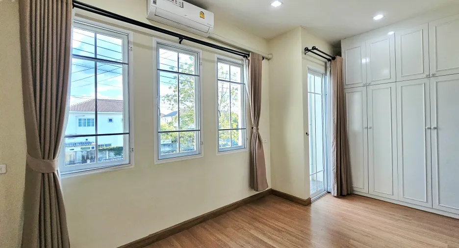 For sale and for rent 4 bedrooms townhouse in Mueang Chiang Rai, Chiang Rai