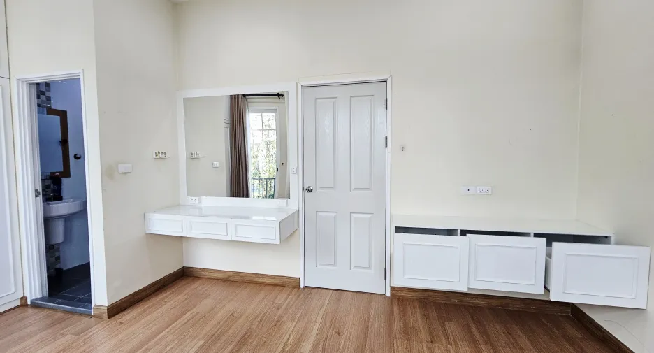 For sale and for rent 4 bedrooms townhouse in Mueang Chiang Rai, Chiang Rai