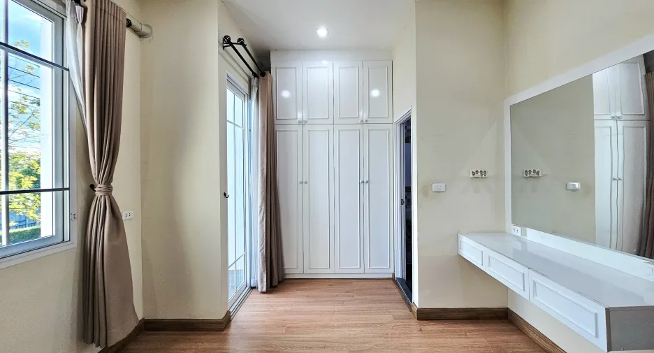 For sale and for rent 4 bedrooms townhouse in Mueang Chiang Rai, Chiang Rai