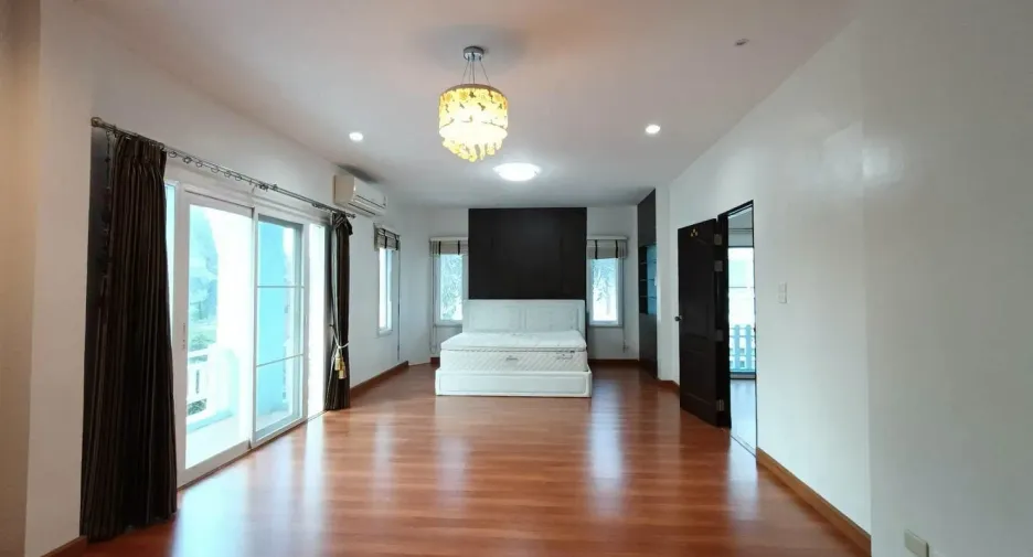 For sale 3 bedrooms house in Mueang Chon Buri, Chonburi