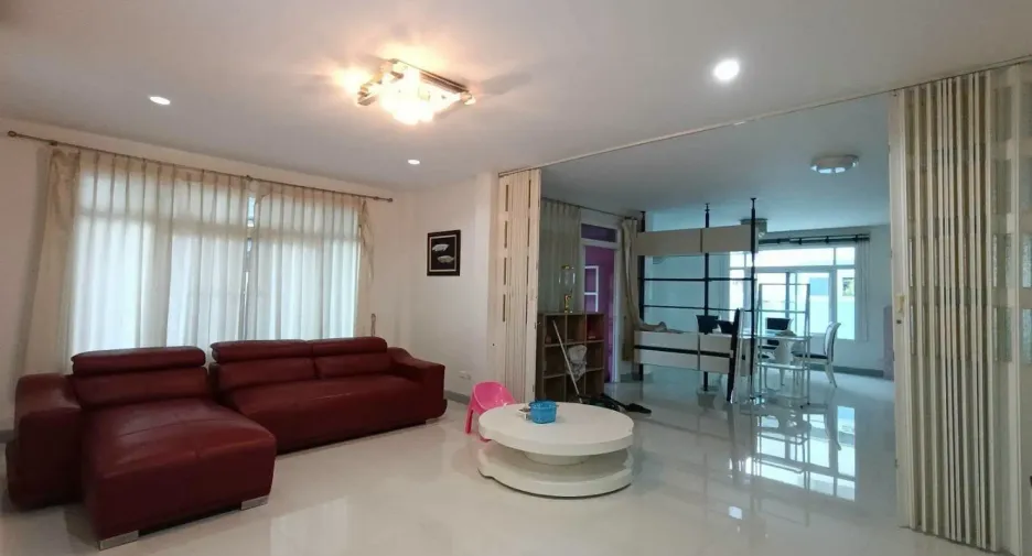 For sale 3 bedrooms house in Mueang Chon Buri, Chonburi