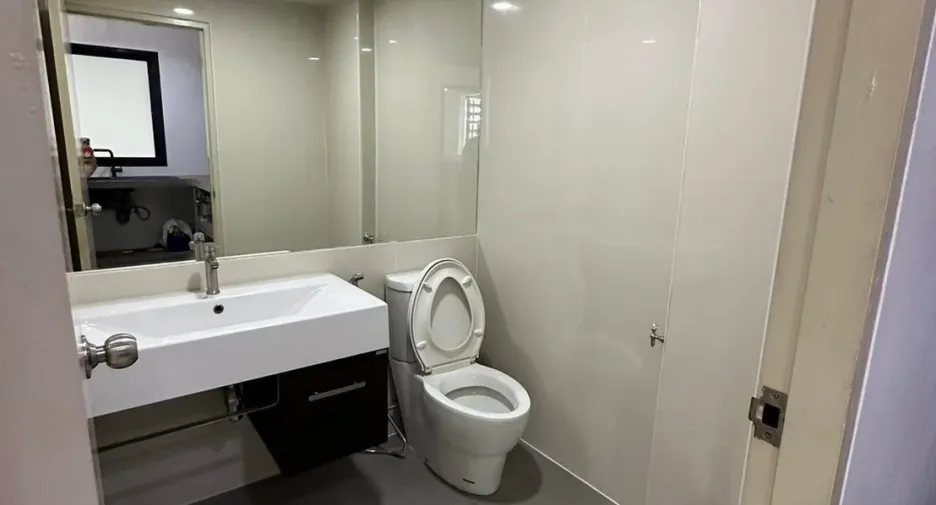 For rent 5 ベッドルーム townhouse in Pak Kret, Nonthaburi