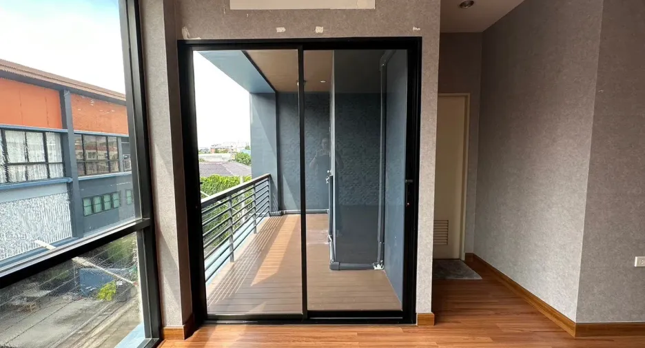 For rent 5 ベッドルーム townhouse in Pak Kret, Nonthaburi