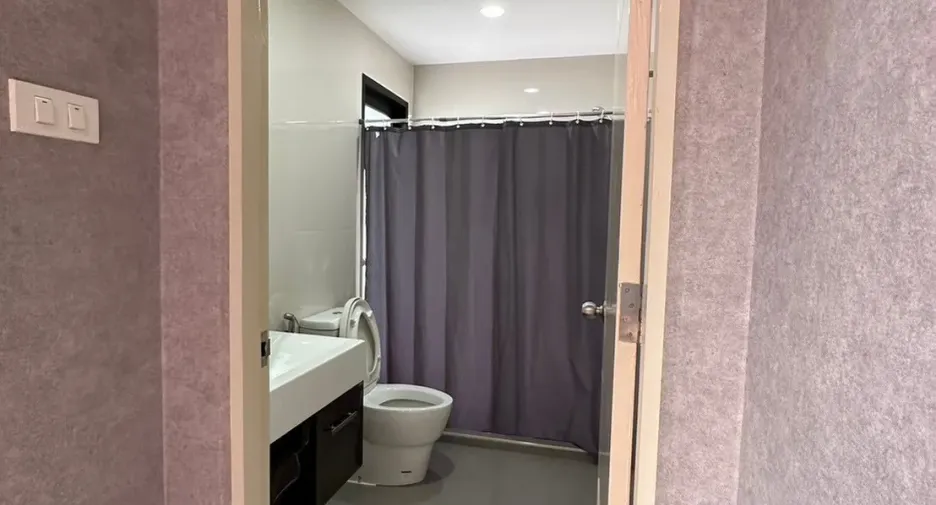 For rent 5 ベッドルーム townhouse in Pak Kret, Nonthaburi