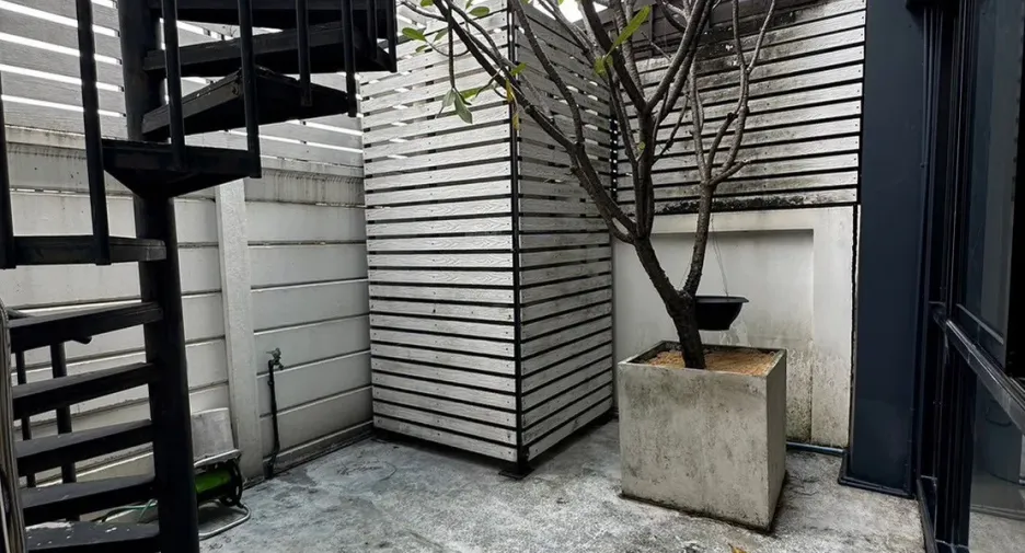 For rent 5 ベッドルーム townhouse in Pak Kret, Nonthaburi