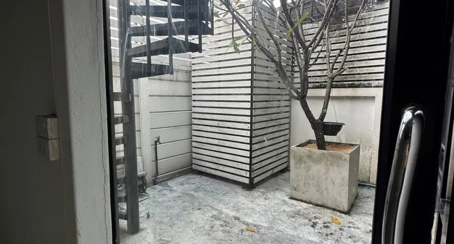 For rent 5 ベッドルーム townhouse in Pak Kret, Nonthaburi