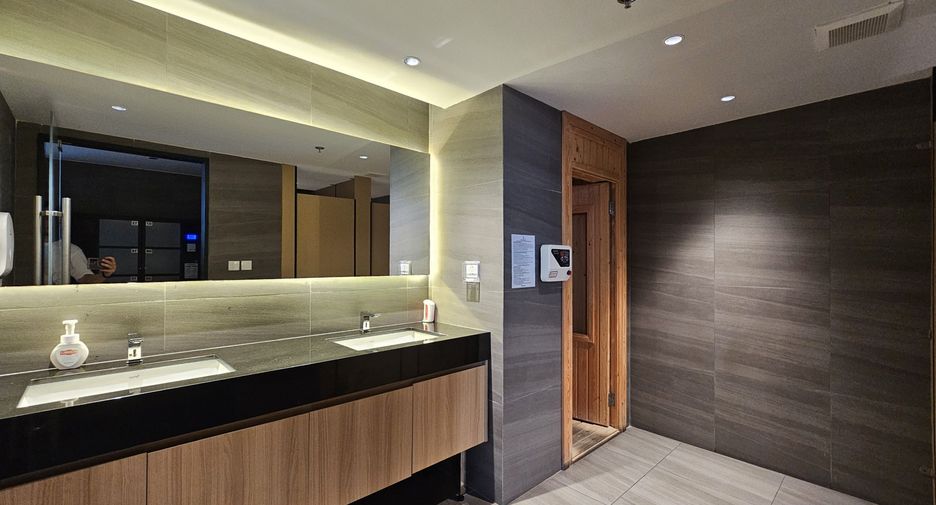For sale 2 ベッドルーム condo in Bang Lamung, Chonburi