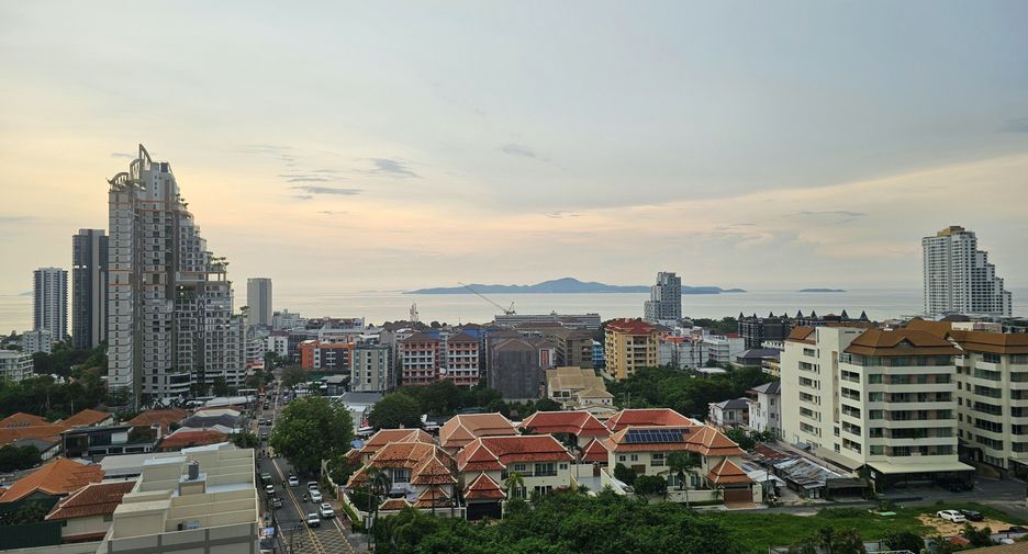 For sale 2 ベッドルーム condo in Bang Lamung, Chonburi