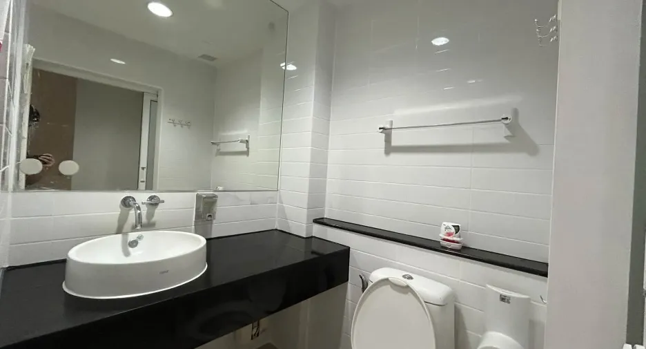 For rent 2 bedrooms condo in Khlong San, Bangkok