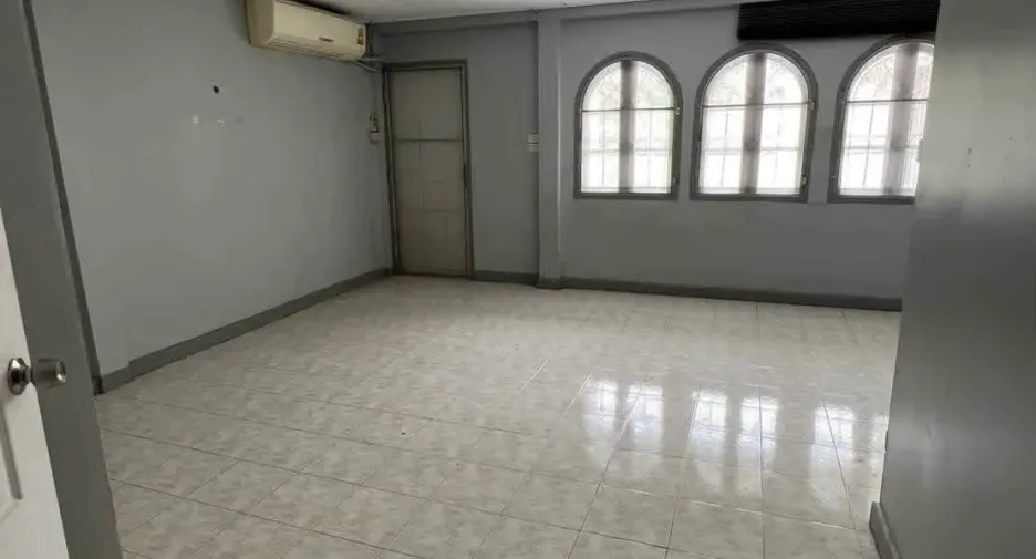 Casa en alquiler de 2 habitaciones en Watthana, Bangkok