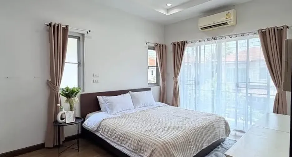 For rent 3 bedrooms house in San Kamphaeng, Chiang Mai