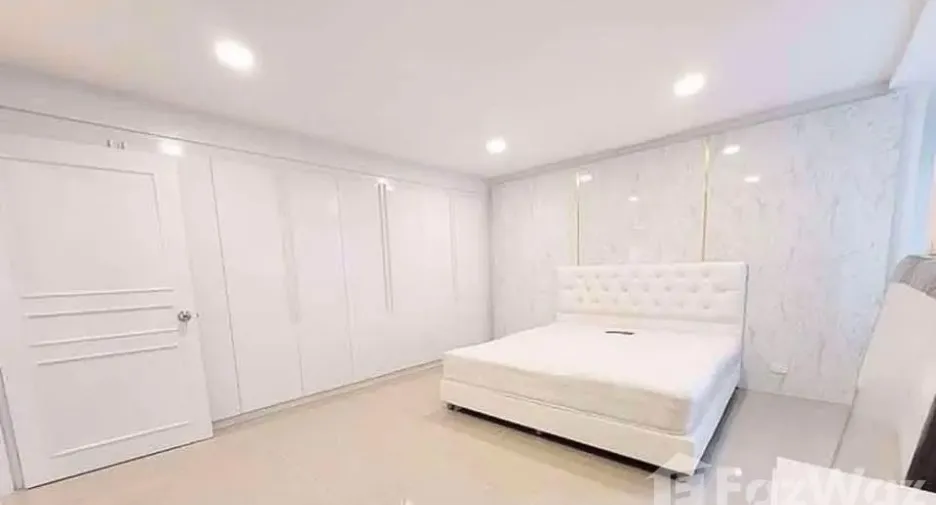 For sale and for rent 3 bedrooms condo in Khlong Toei, Bangkok