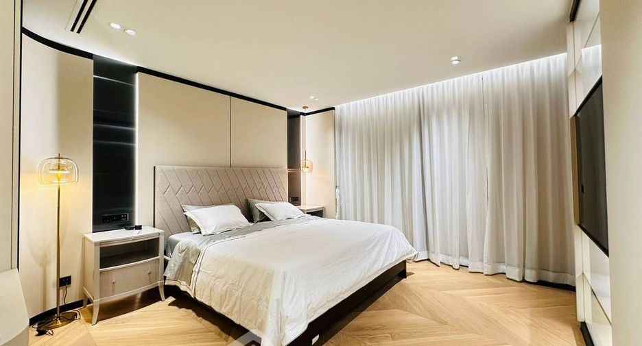 For sale 4 ベッドルーム townhouse in Watthana, Bangkok