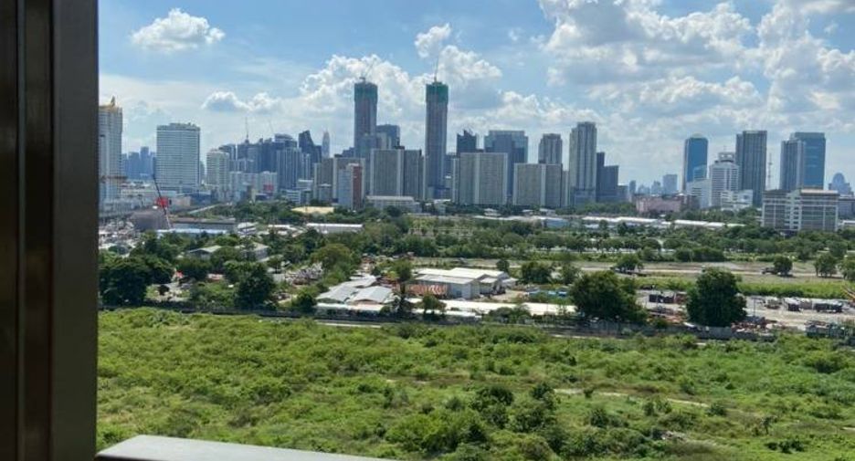 For sale 2 bedrooms condo in Huai Khwang, Bangkok