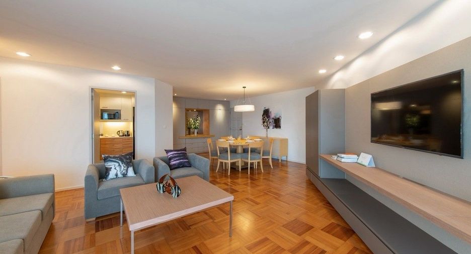 For rent 2 bedrooms condo in Yan Nawa, Bangkok