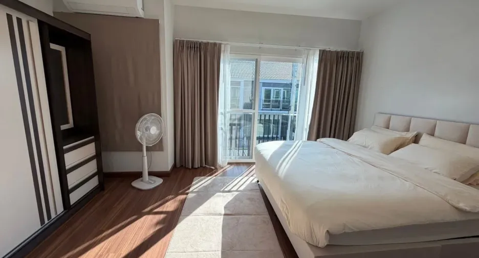 For rent 3 bedrooms townhouse in Thalang, Phuket