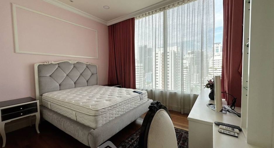 For rent 3 bedrooms condo in Watthana, Bangkok