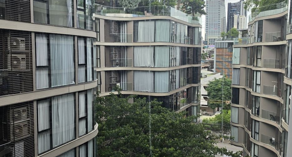 For rent 2 bedrooms condo in Khlong Toei, Bangkok