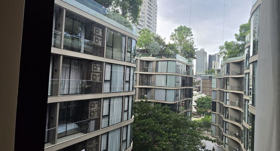 For rent 2 bedrooms condo in Khlong Toei, Bangkok