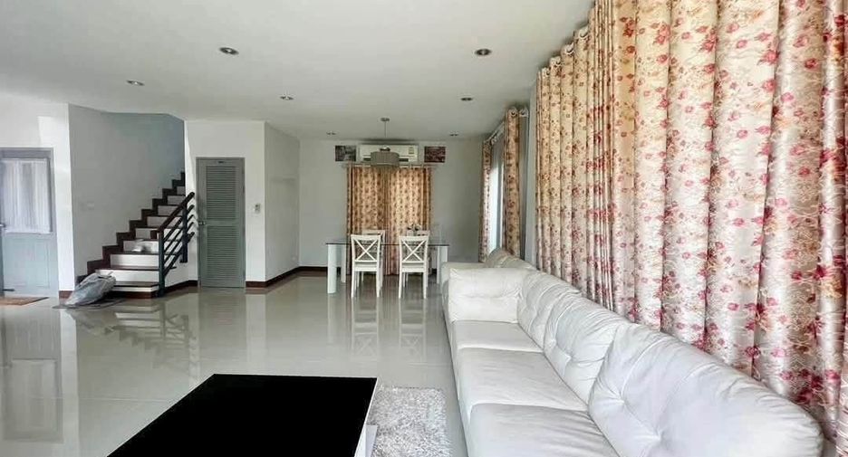 For rent 3 bedrooms house in San Kamphaeng, Chiang Mai