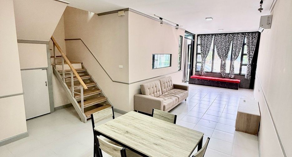 For rent 3 bedrooms townhouse in Lat Phrao, Bangkok