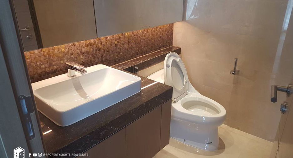 For rent 2 bedrooms condo in Pathum Wan, Bangkok