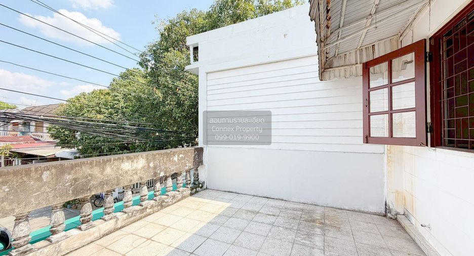 For sale 2 bedrooms townhouse in Bang Kapi, Bangkok