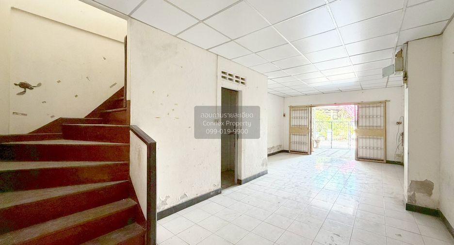 For sale 2 bedrooms townhouse in Bang Kapi, Bangkok