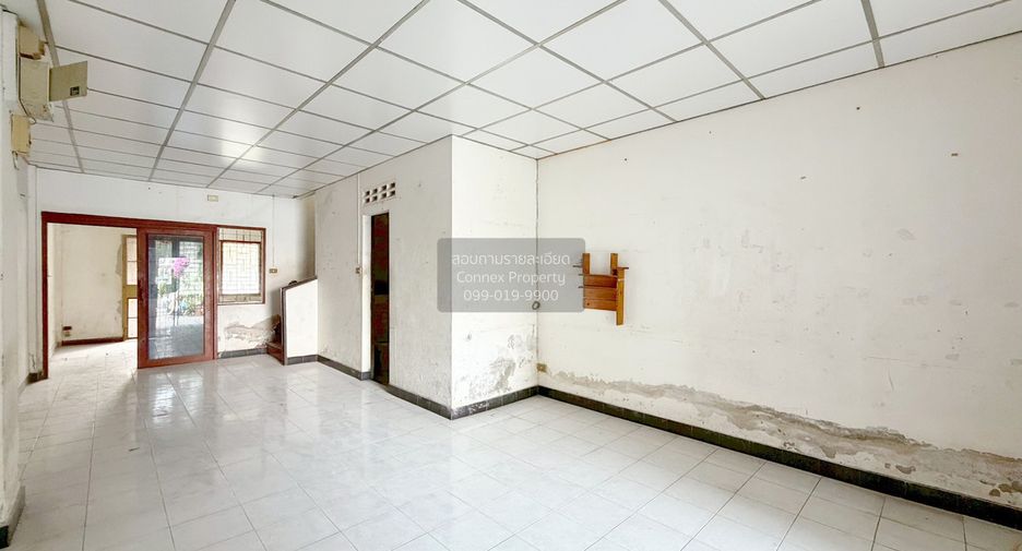 For sale 2 bedrooms townhouse in Bang Kapi, Bangkok
