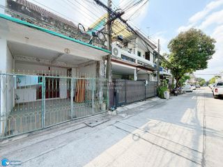 For sale 2 bedrooms townhouse in Bang Kapi, Bangkok