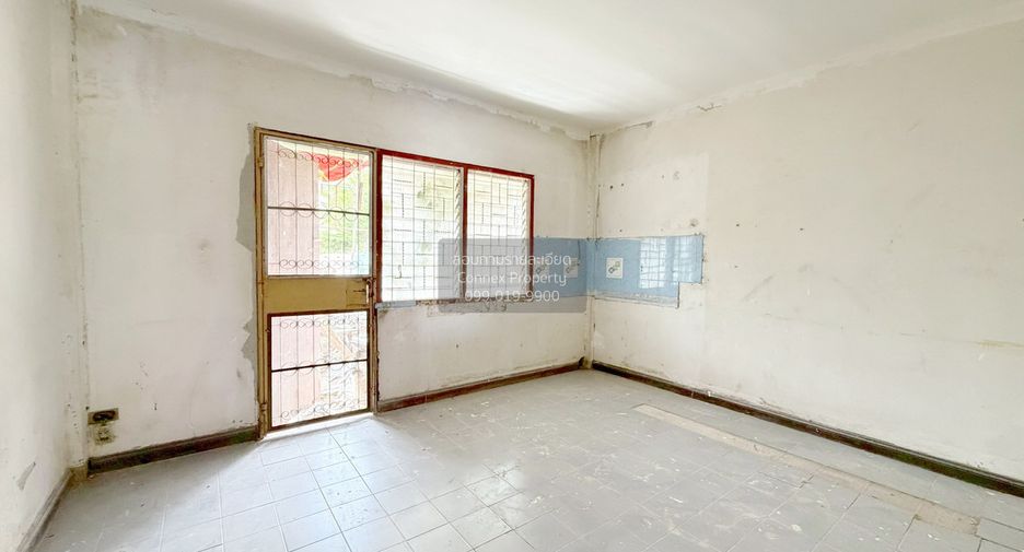 For sale 2 bedrooms townhouse in Bang Kapi, Bangkok