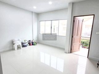 À vendre 3 chambres maison de ville à Mueang Phuket, Phuket