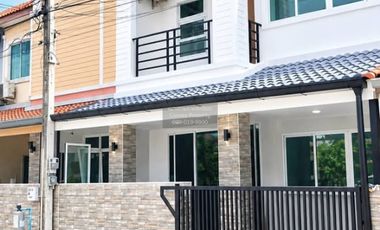 À vendre 3 chambres maison de ville à Mueang Phuket, Phuket