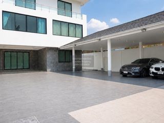 For sale 6 bedrooms house in Lat Phrao, Bangkok