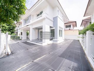 For sale 3 bedrooms house in Khan Na Yao, Bangkok