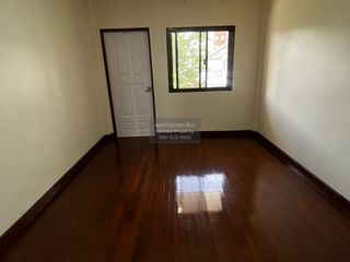 Casa adosada en venta de 2 habitaciones en Chatuchak, Bangkok