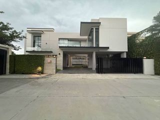 For sale 4 bedrooms house in Bang Khen, Bangkok