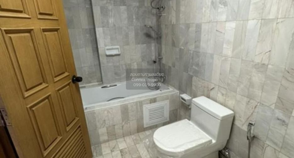 For sale 3 bedrooms condo in Watthana, Bangkok
