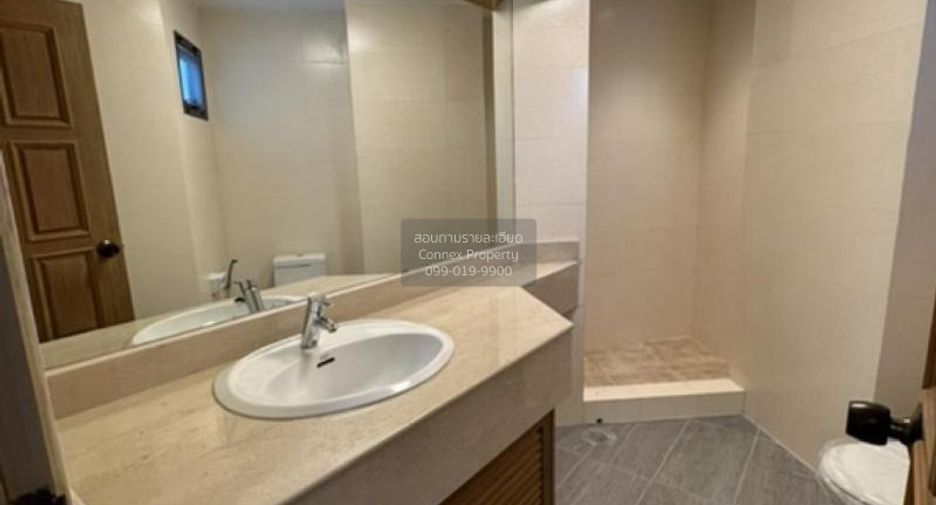 For sale 3 bedrooms condo in Watthana, Bangkok