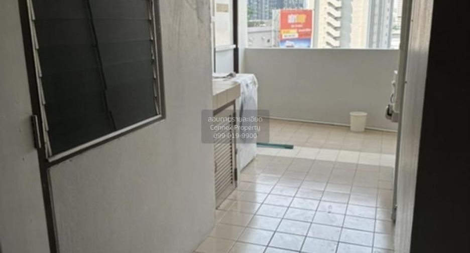 For sale 3 bedrooms condo in Watthana, Bangkok