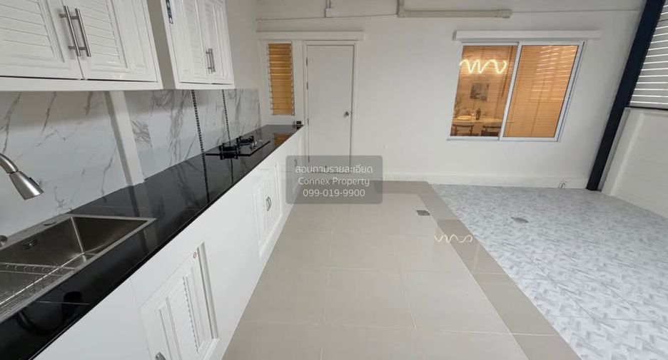 For sale 3 bedrooms townhouse in Mueang Pathum Thani, Pathum Thani