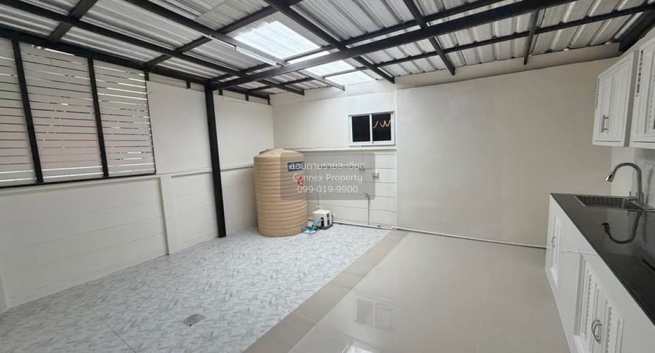 For sale 3 bedrooms townhouse in Mueang Pathum Thani, Pathum Thani