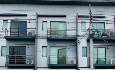 Casa adosada en venta de 3 habitaciones en Prawet, Bangkok
